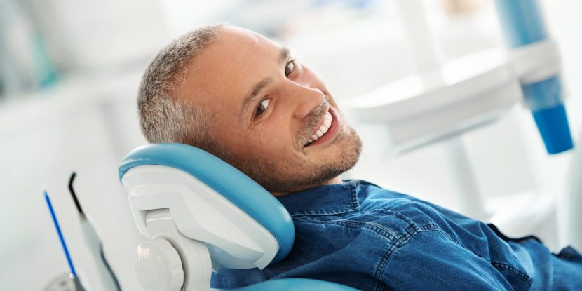 Nicht zu erkennen, ob der Patient eine Zahnkrone, Zahnbrücke oder Zahnprothese hat
