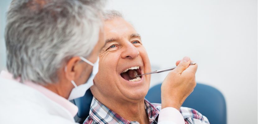 Zahnimplantat - Patient in Implantat-Behandlung